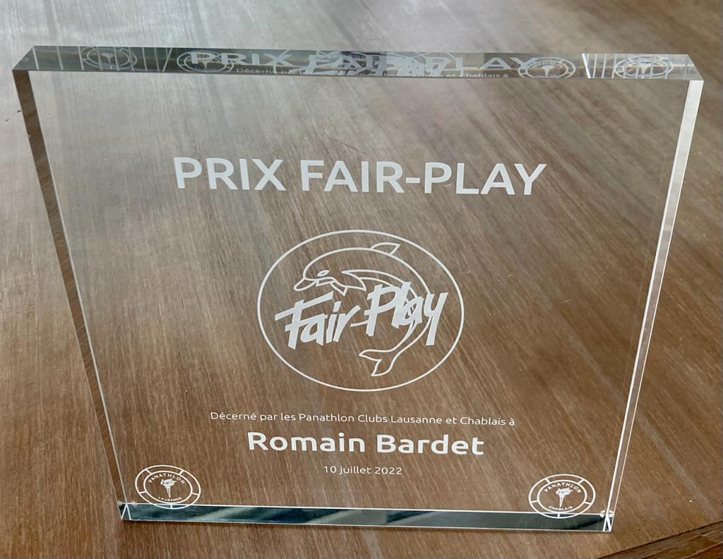 Prix fair-play remis à Romain Bardet sur le Tour de France par les Panathlon clubs Lausanne et Chablais.